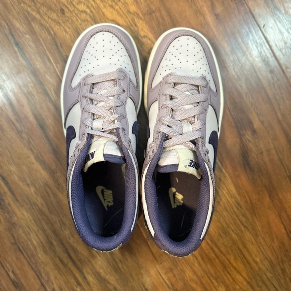 Youth Nike Dunk Low - Picture 2 of 8